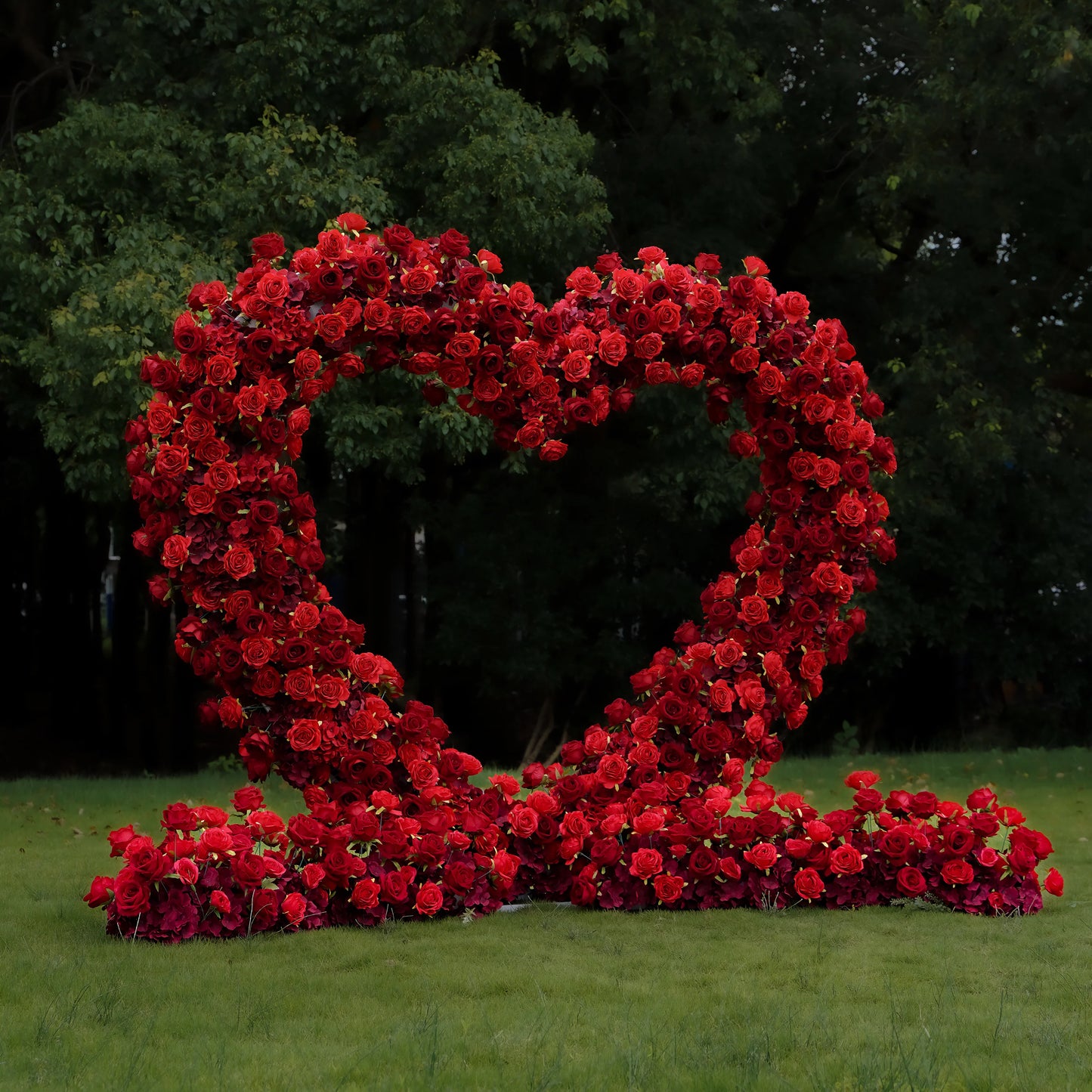 SCARLETTE- FLORAL HEART ARCH