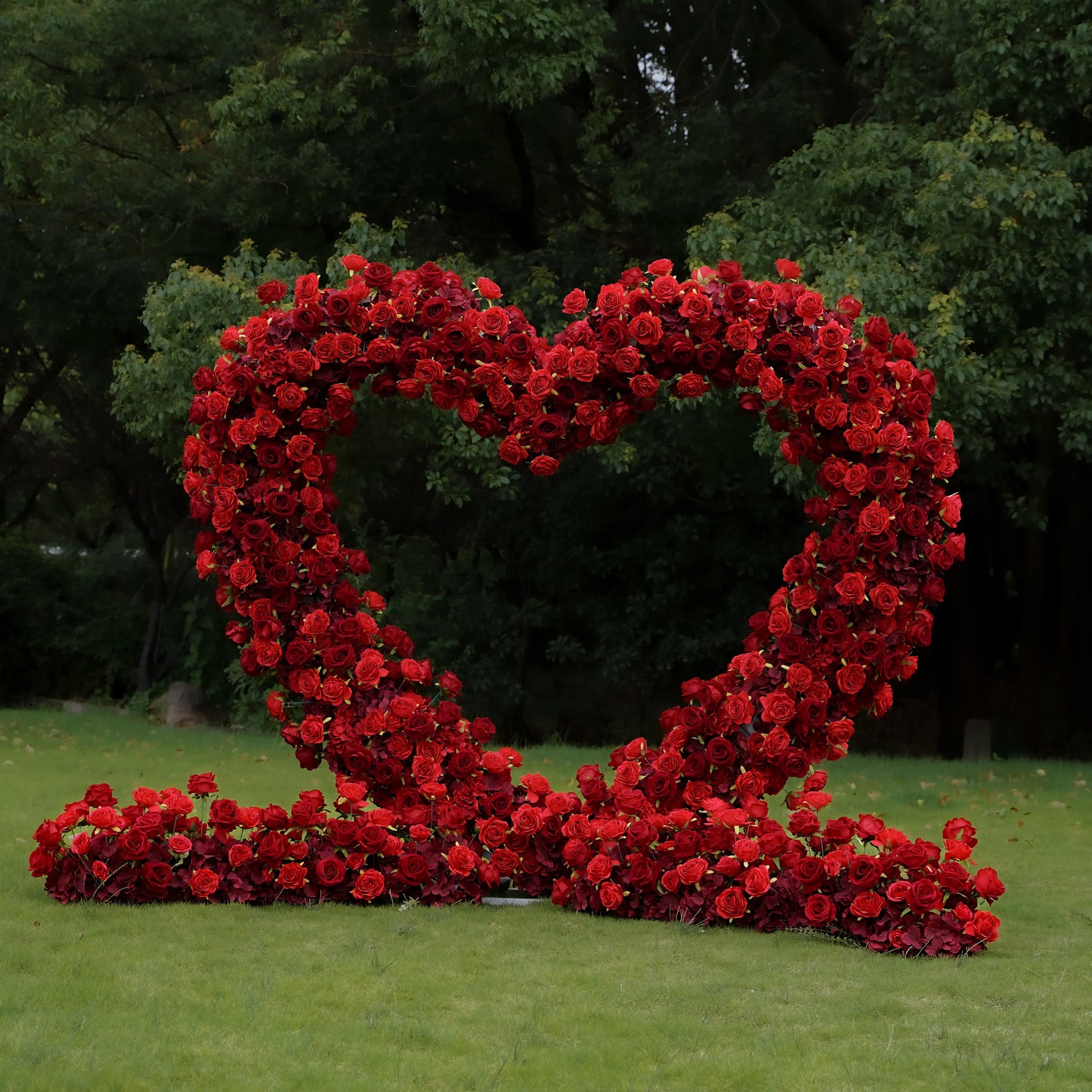 SCARLETTE- FLORAL HEART ARCH