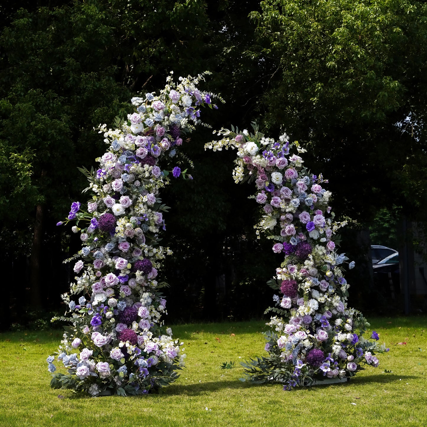 LILLY- FLORAL HORN ARCH