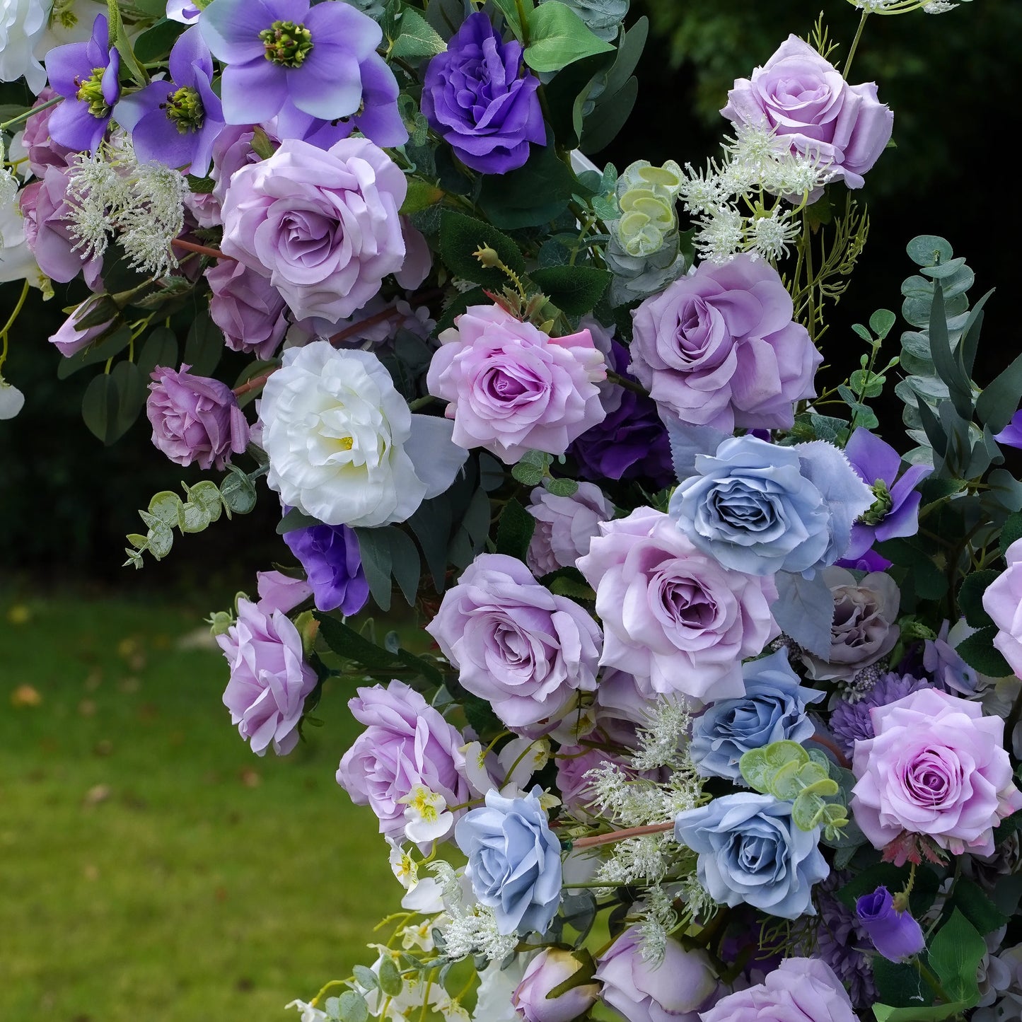 LILLY- FLORAL HORN ARCH