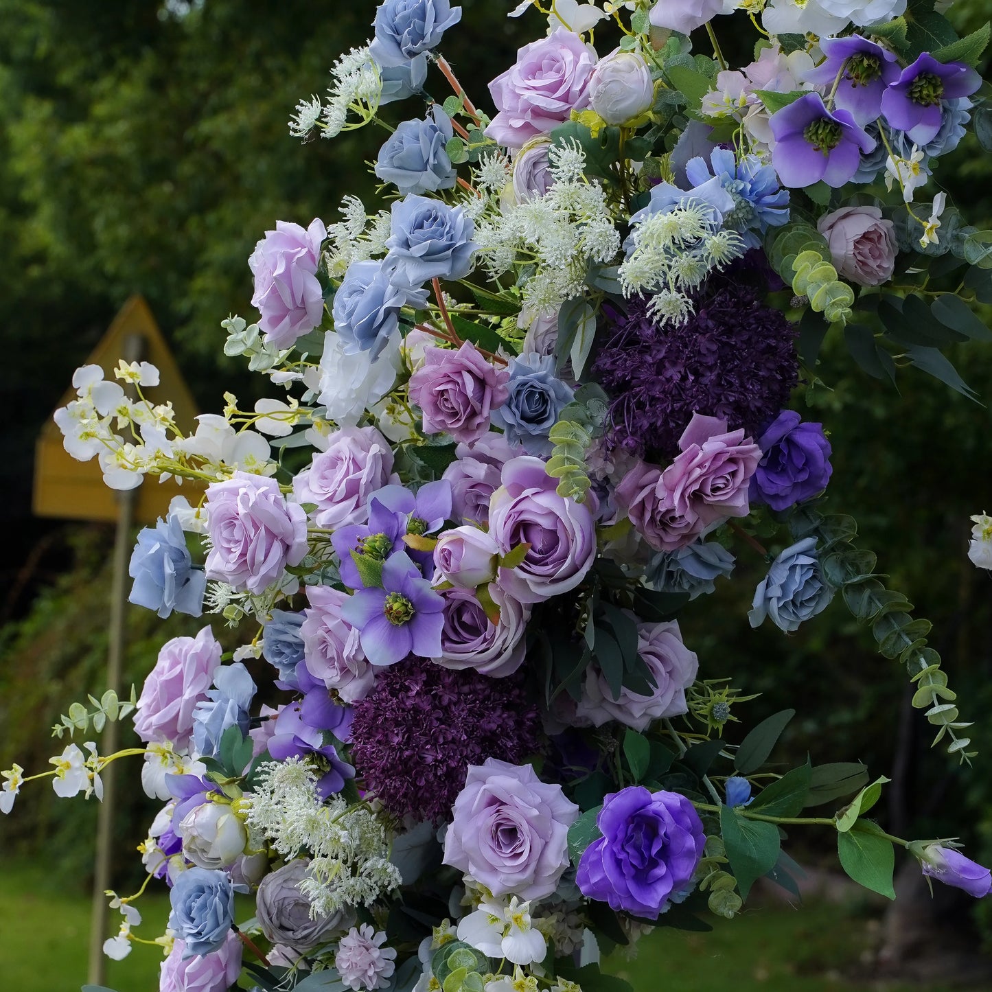 LILLY- FLORAL HORN ARCH